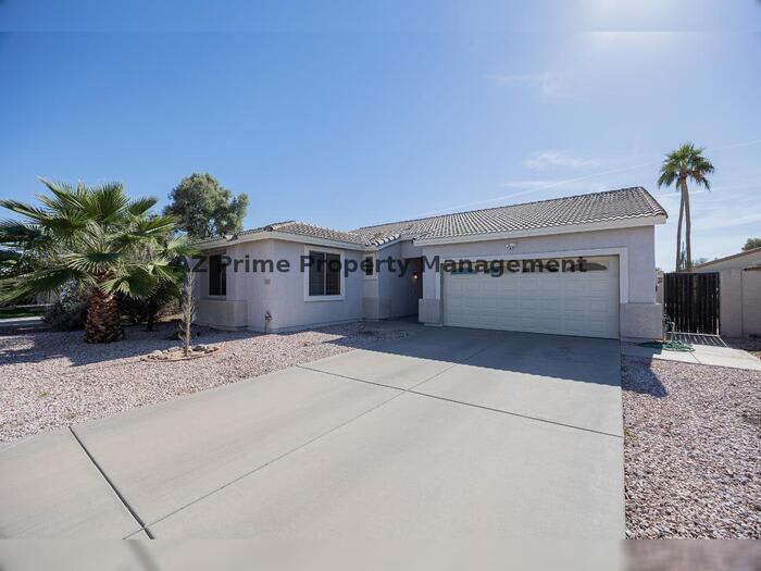 123 West Elmwood Place