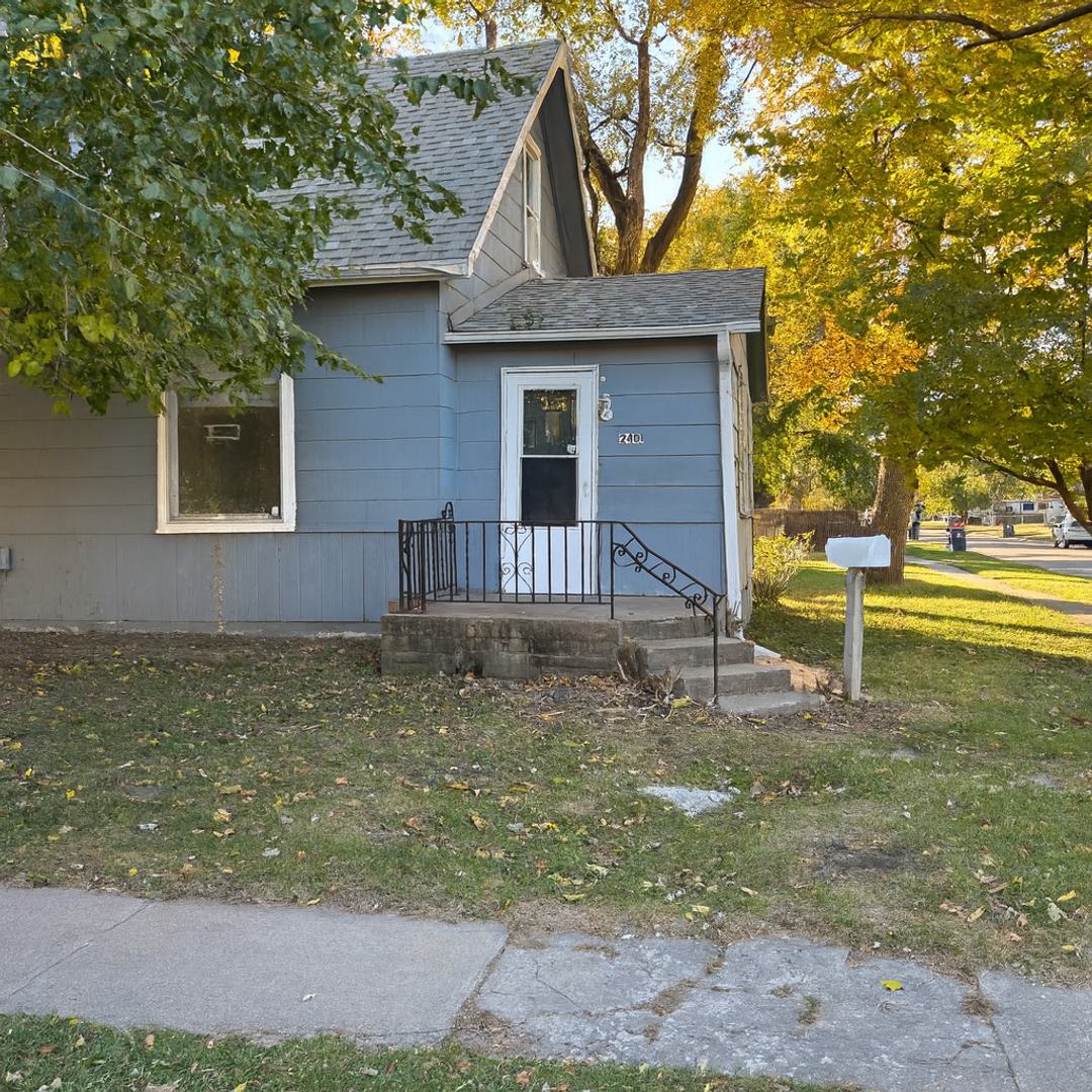 Spacious 3 Bedroom Home in Council Bluffs – Fully Updated!