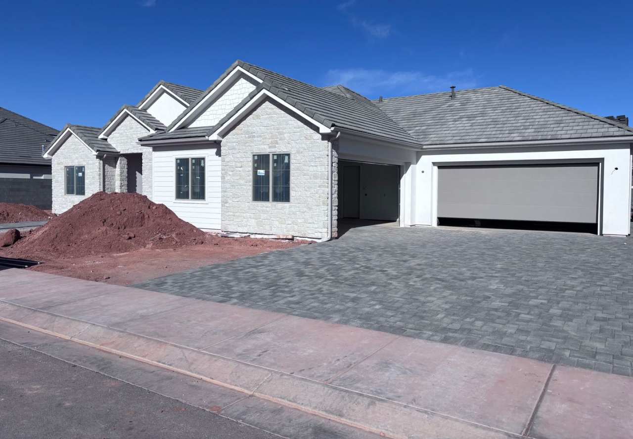 Beautiful single story with 4 bedrooms next to Crimson High School