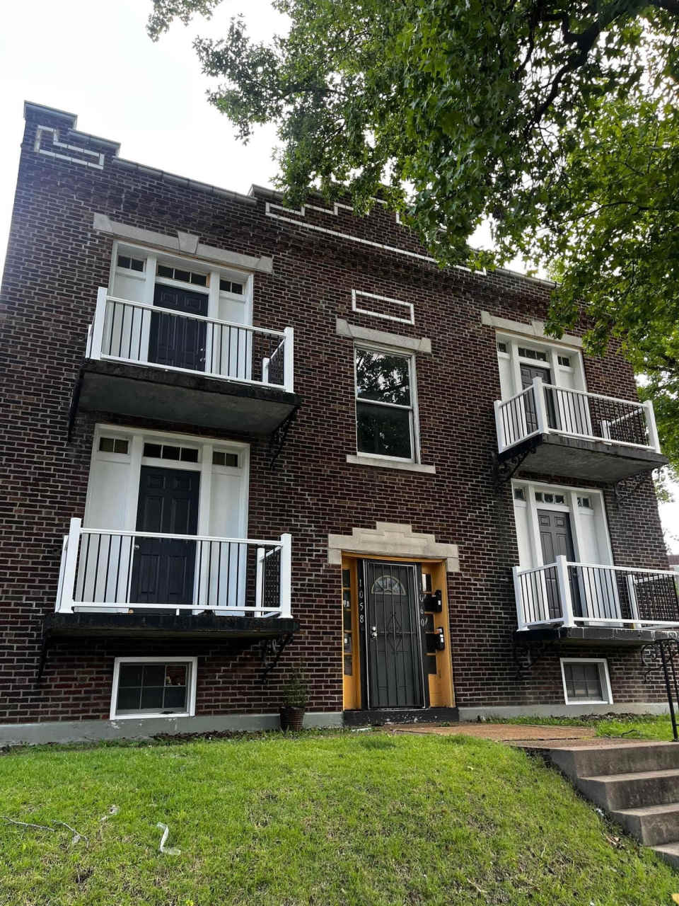 1058 Veronica Avenue