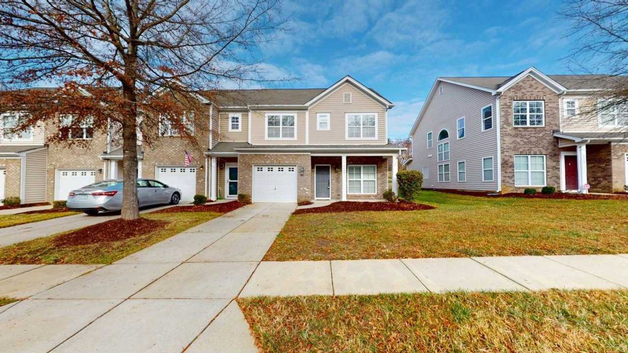 End Unit Townhome For Rent in Berewick Village Charlotte NC