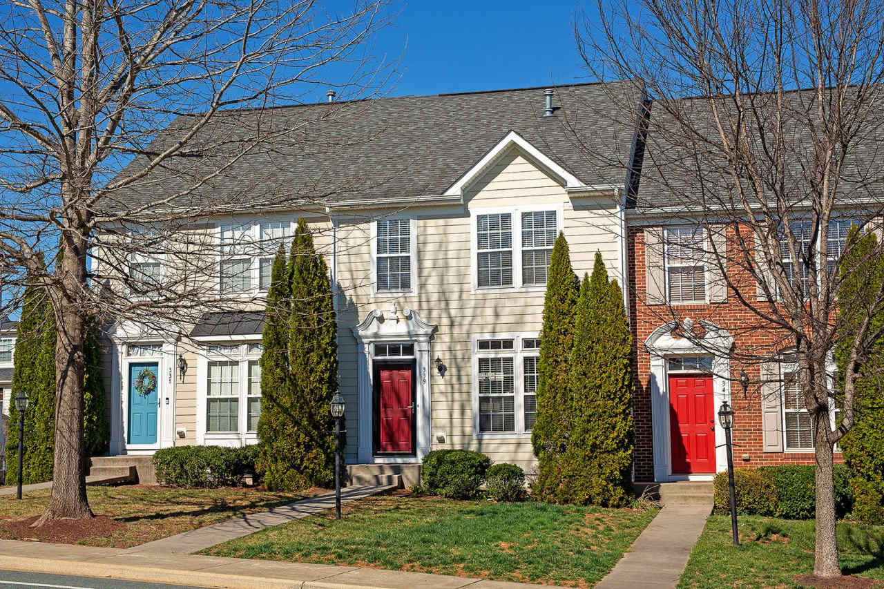 Spacious Pantops Townhome – Convenient, Pet-Friendly Living