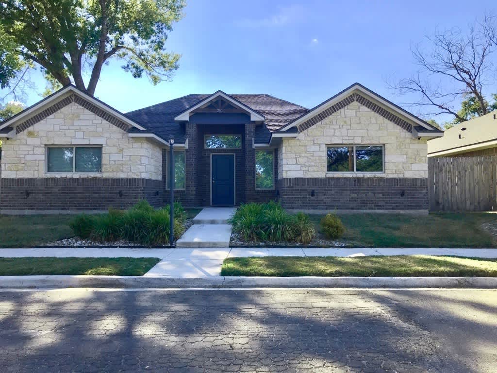 Spacious 4-Bed, 4.5-Bath Home in the Heart of the Baylor Bubble!