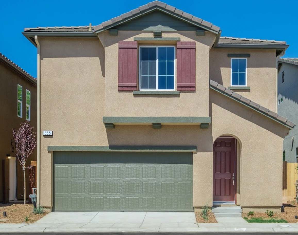 $2,195 Belmont  Armstrong, Gated Community - N Cattail Ct, Fresno / Solar!