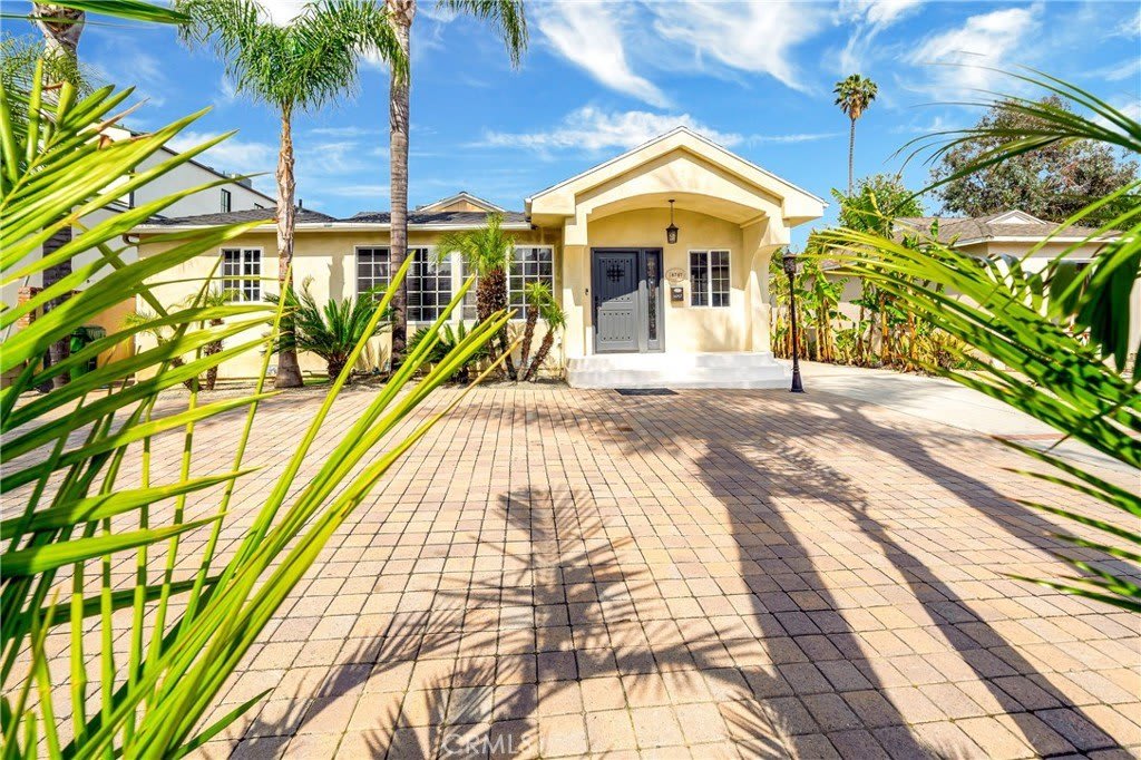 16707 Moorpark Street