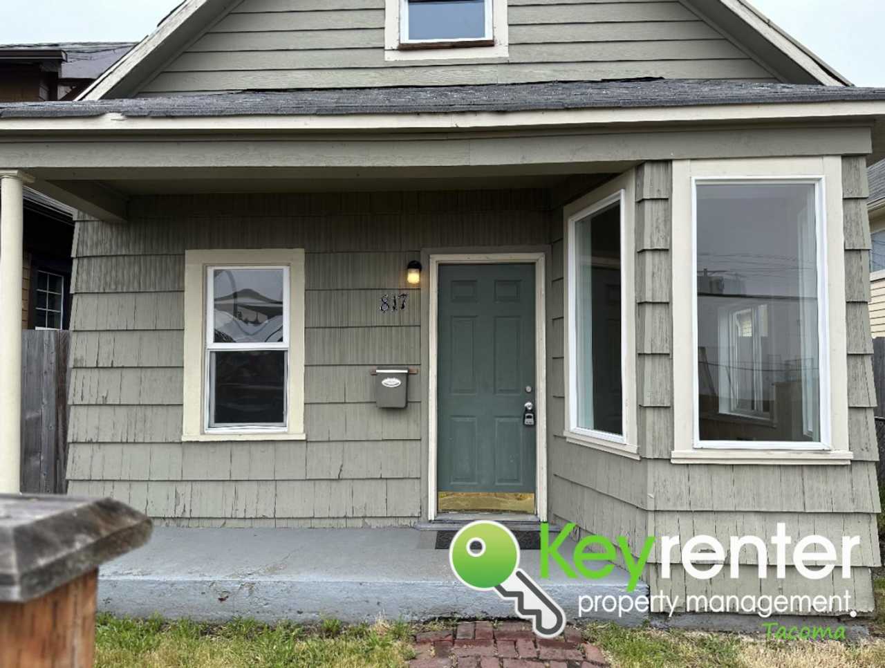 Remodeled 2 Bedroom 1 Bath House with 2 Storage units in the back!