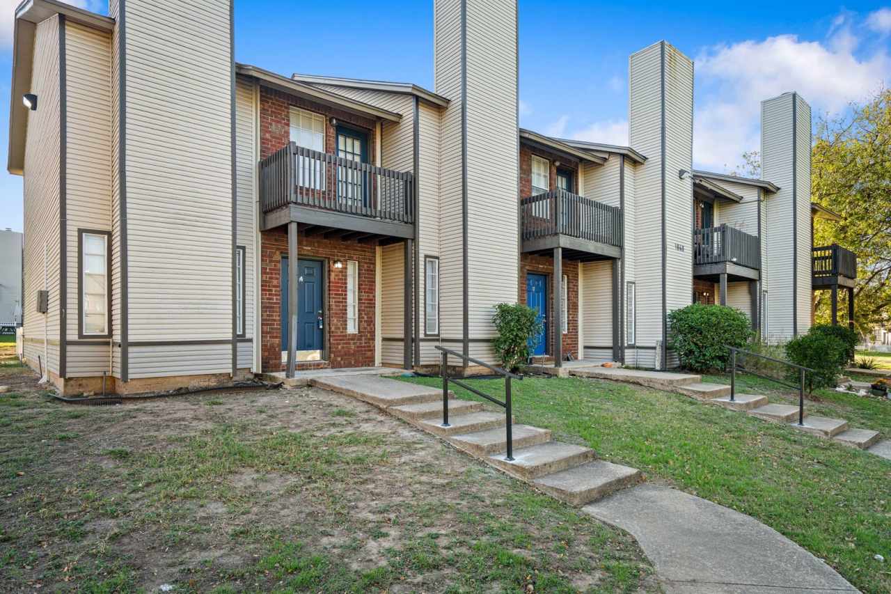 River Crossing Townhomes - Near New Apitheter / Downtown 2 Bed 2 1/2 Bath - W/D - Pool - $1395 **