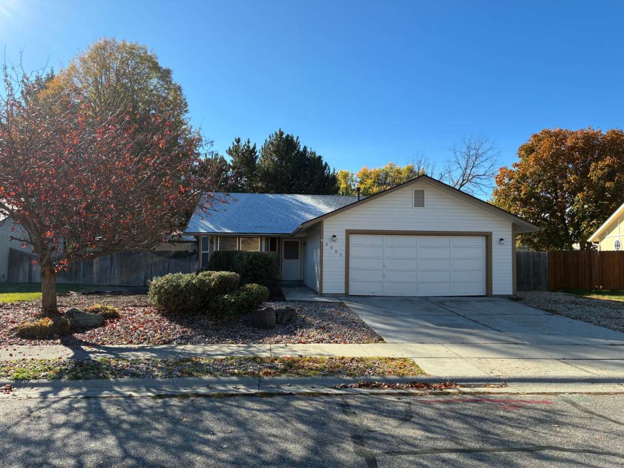 Great location off of Gary Lane and State Street!!!