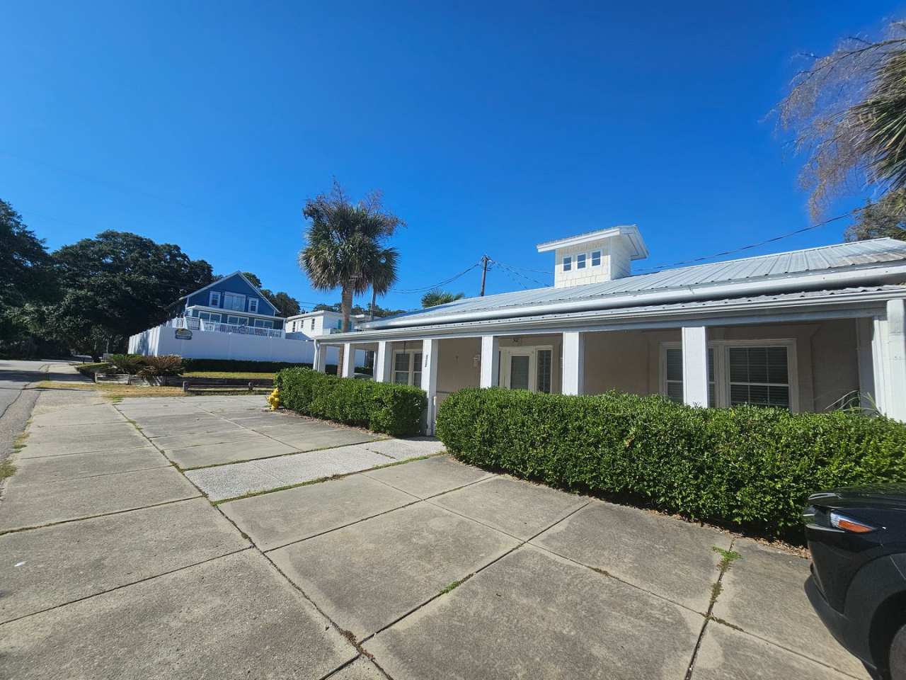 3 BD / 2 BA Unfurnished - One block to the beach