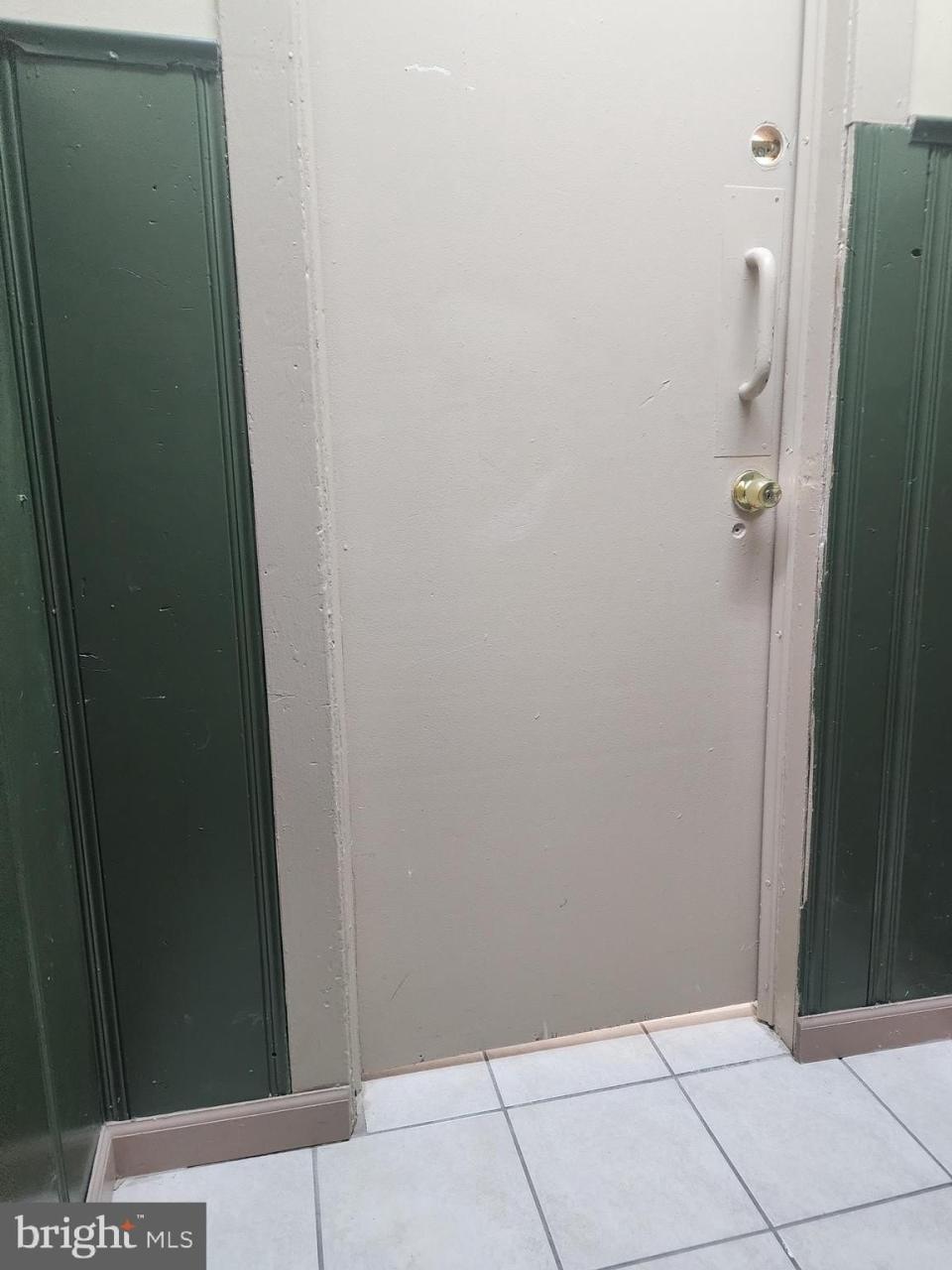 238 N WARREN Street unit: 2