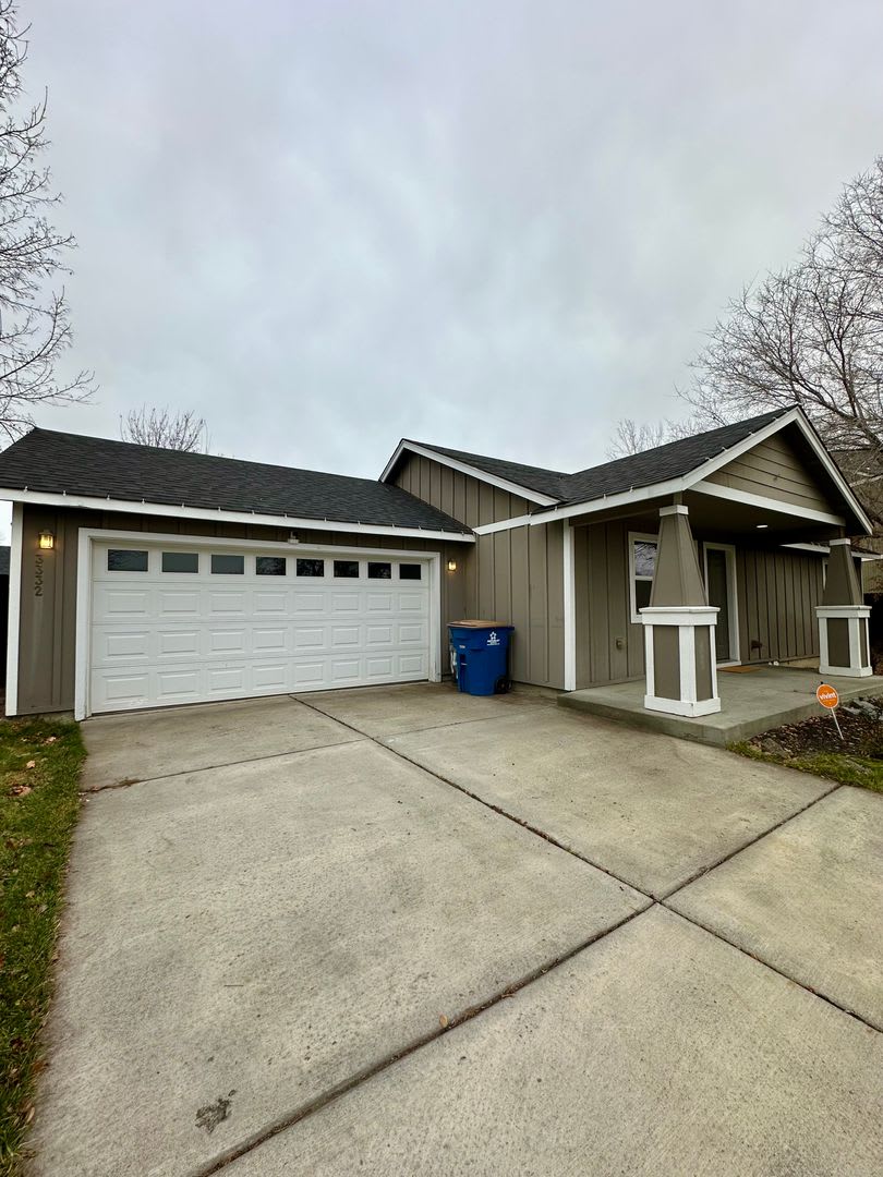 Beautiful 3 Bedroom Home in SW Redmond! 3332 SW Metolius Meadow