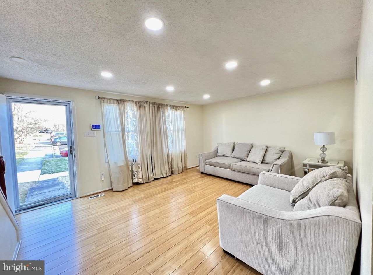 8679 HICKORY RIDGE CT