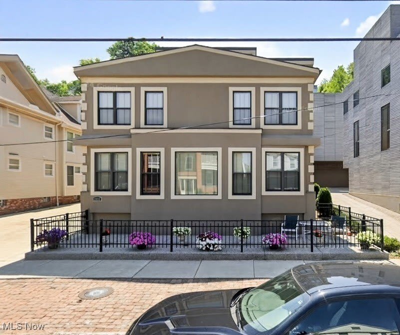 2033 Fairview Avenue unit: 1