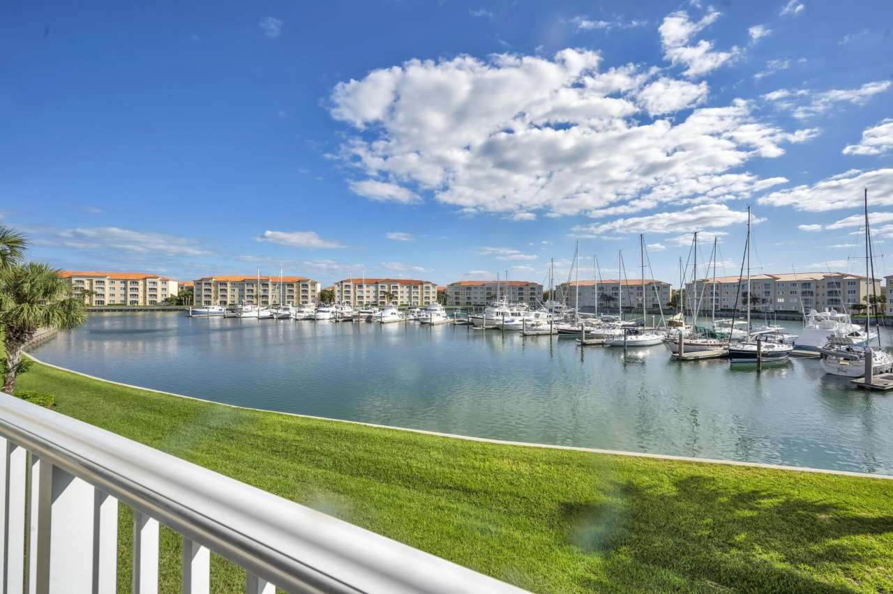 10 Harbour Isle 206 Drive E