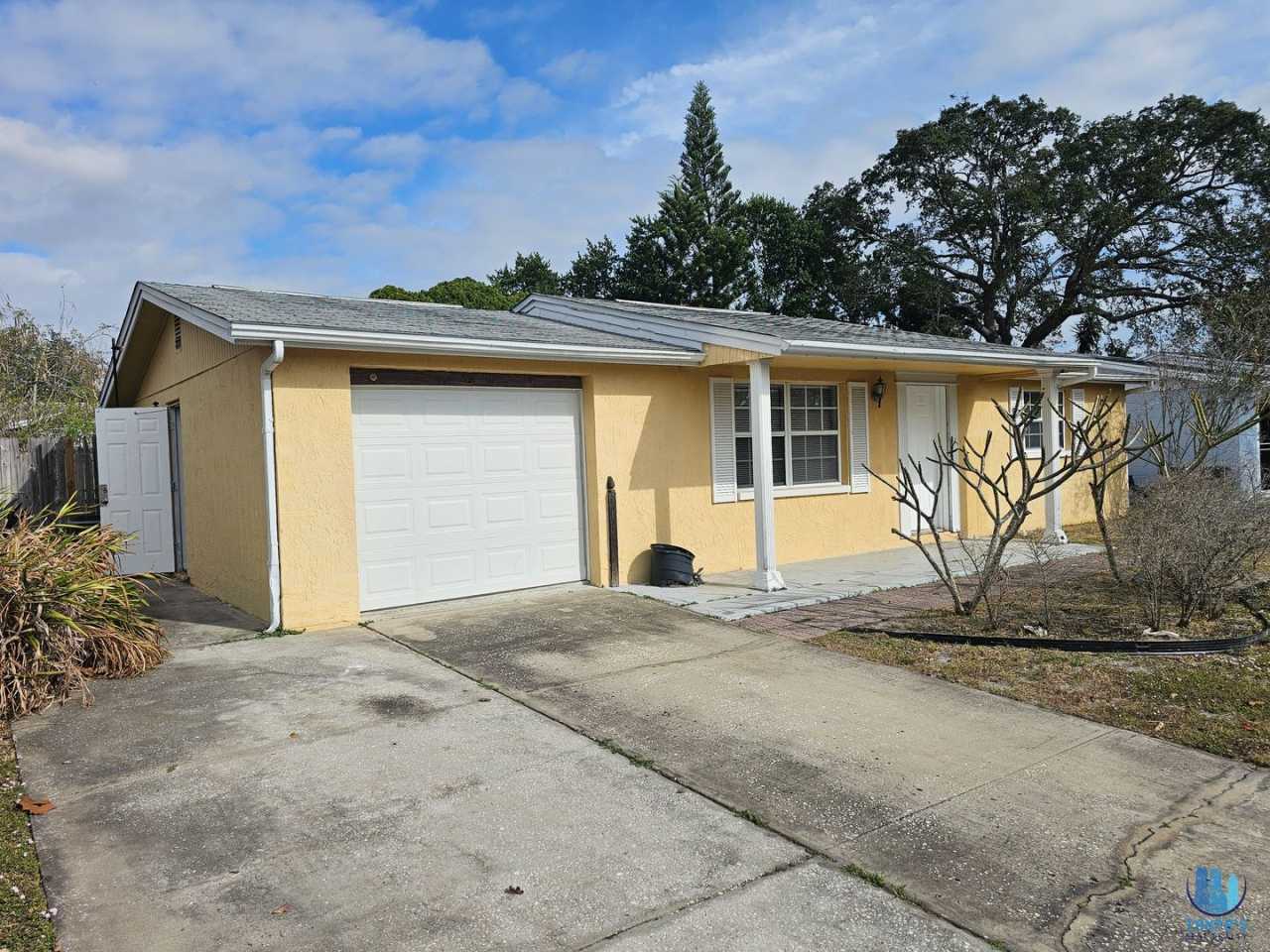 2 bedroom, 1 bath, 1 car garage house for rent in Port Richey - Available NOW