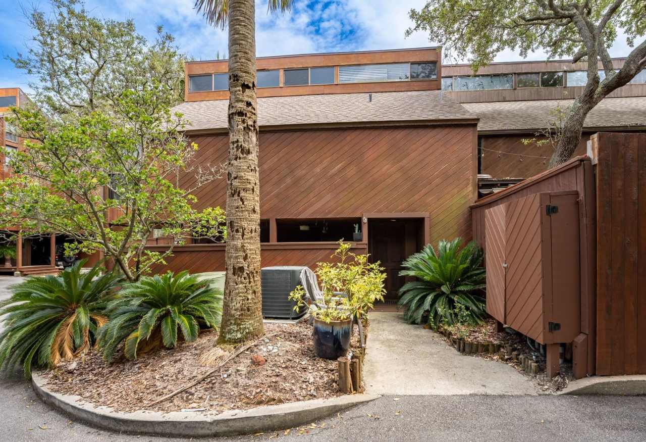 Chalet by the Sea SHORT OR LONG TERM RENTAL