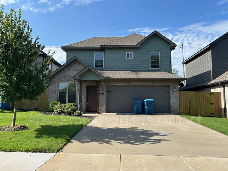 3205 Southwest Hillstone Avenue