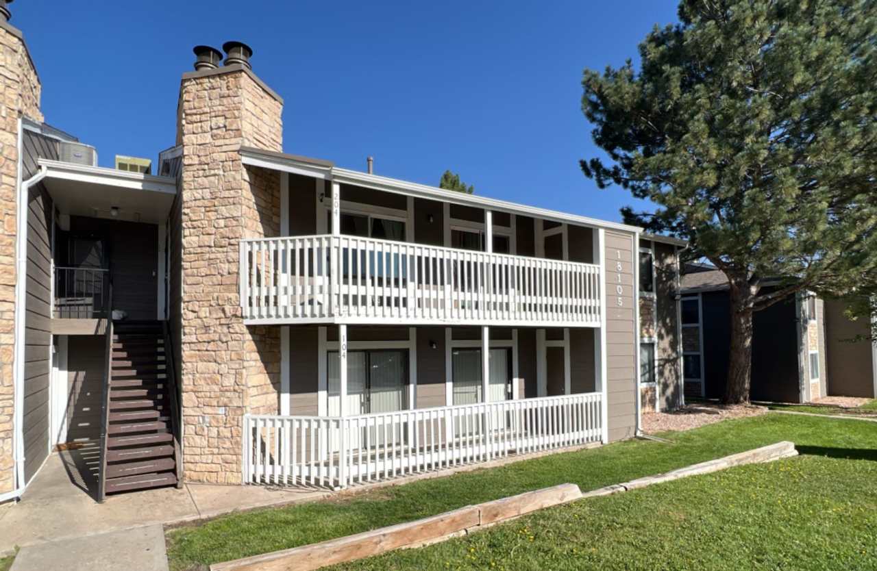 Spacious ground level 3 bedroom Condo in Robinwood! Available Now!