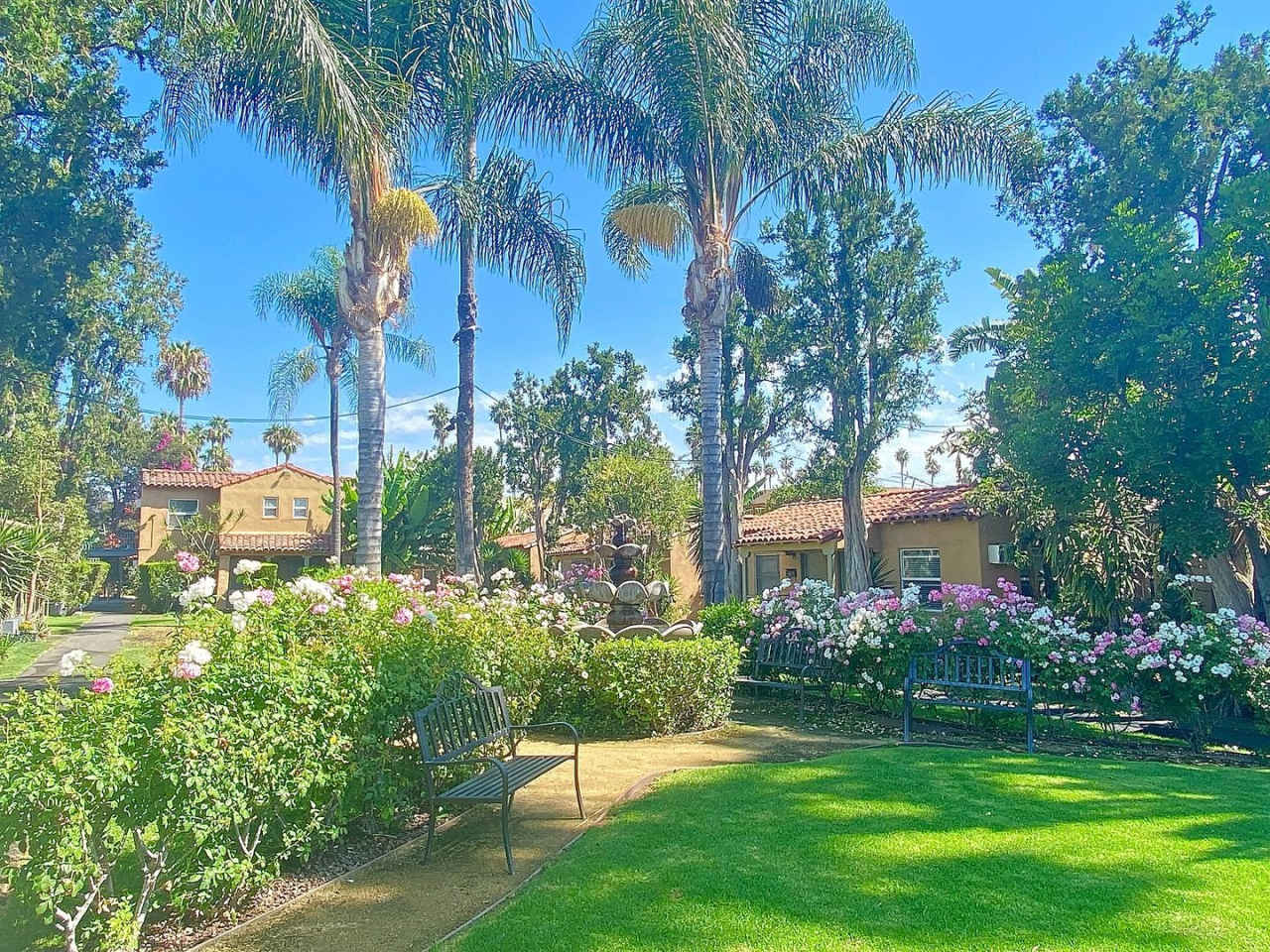 5225 De Longpre Ave.