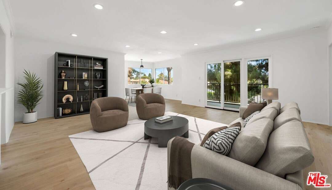 222 7th St unit: 301