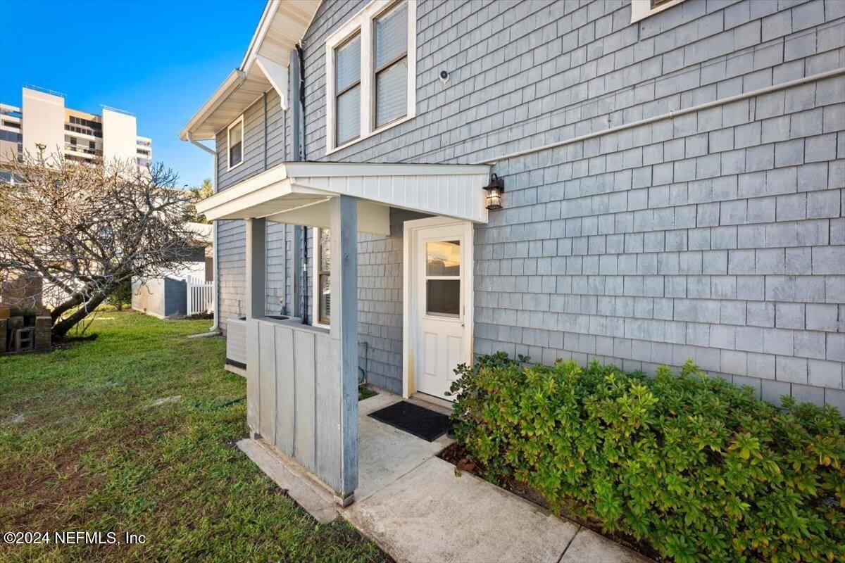 1205 2ND Street S unit: 1205