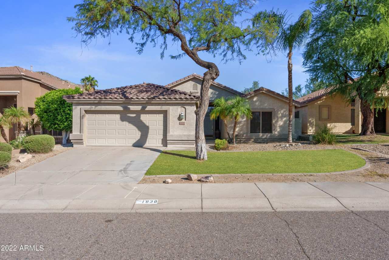 1838 W BROOKWOOD Court