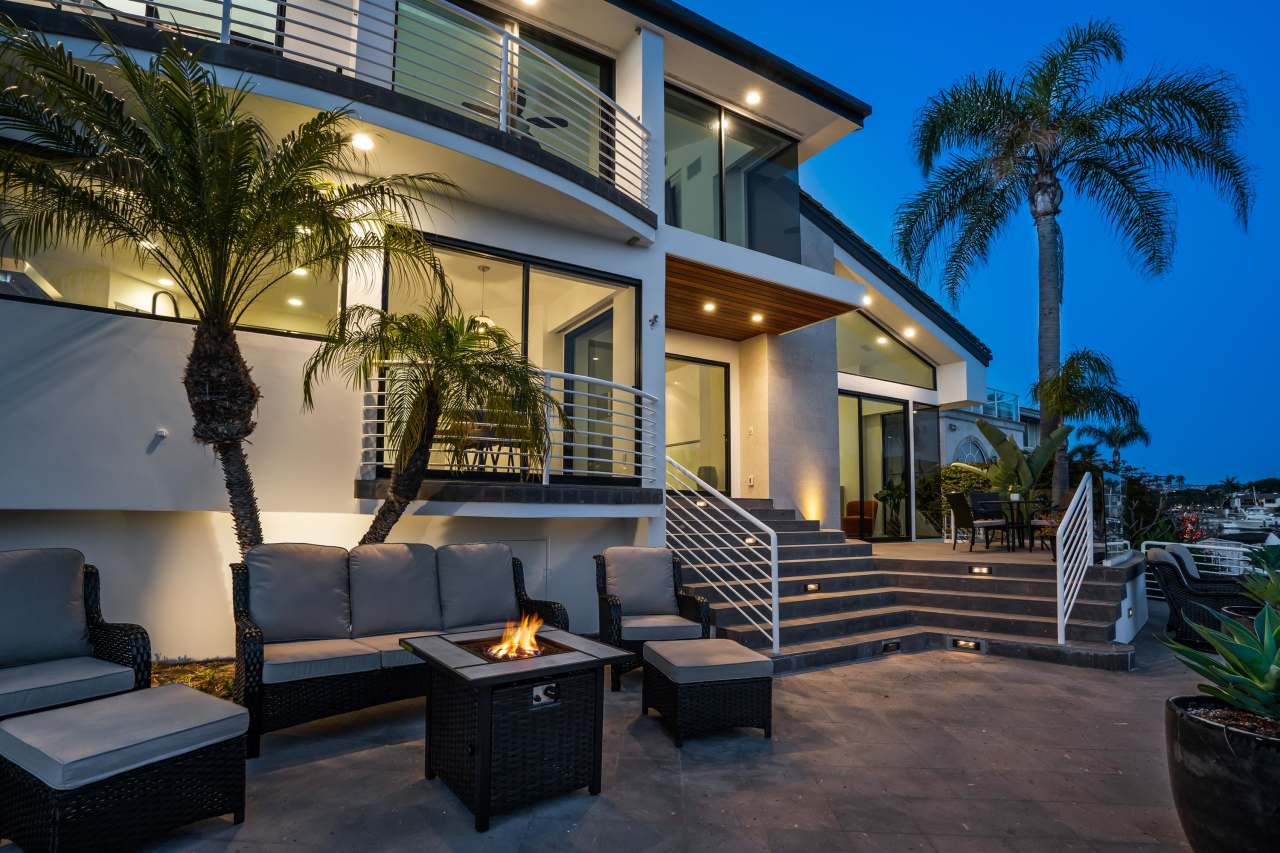 715 Bayside Drive