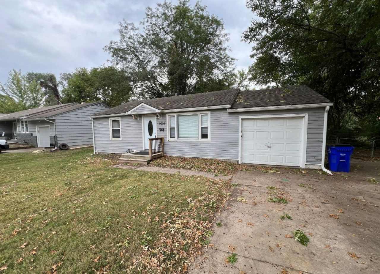 Stylish 2-Bed Home with Modern Kitchen  Spacious Fenced Backyard