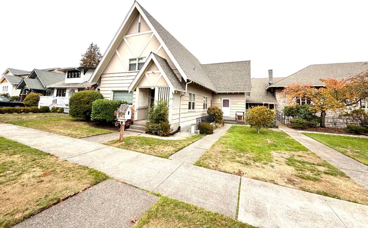 Desired Neighborhood! 3bd 1ba w/new flooring