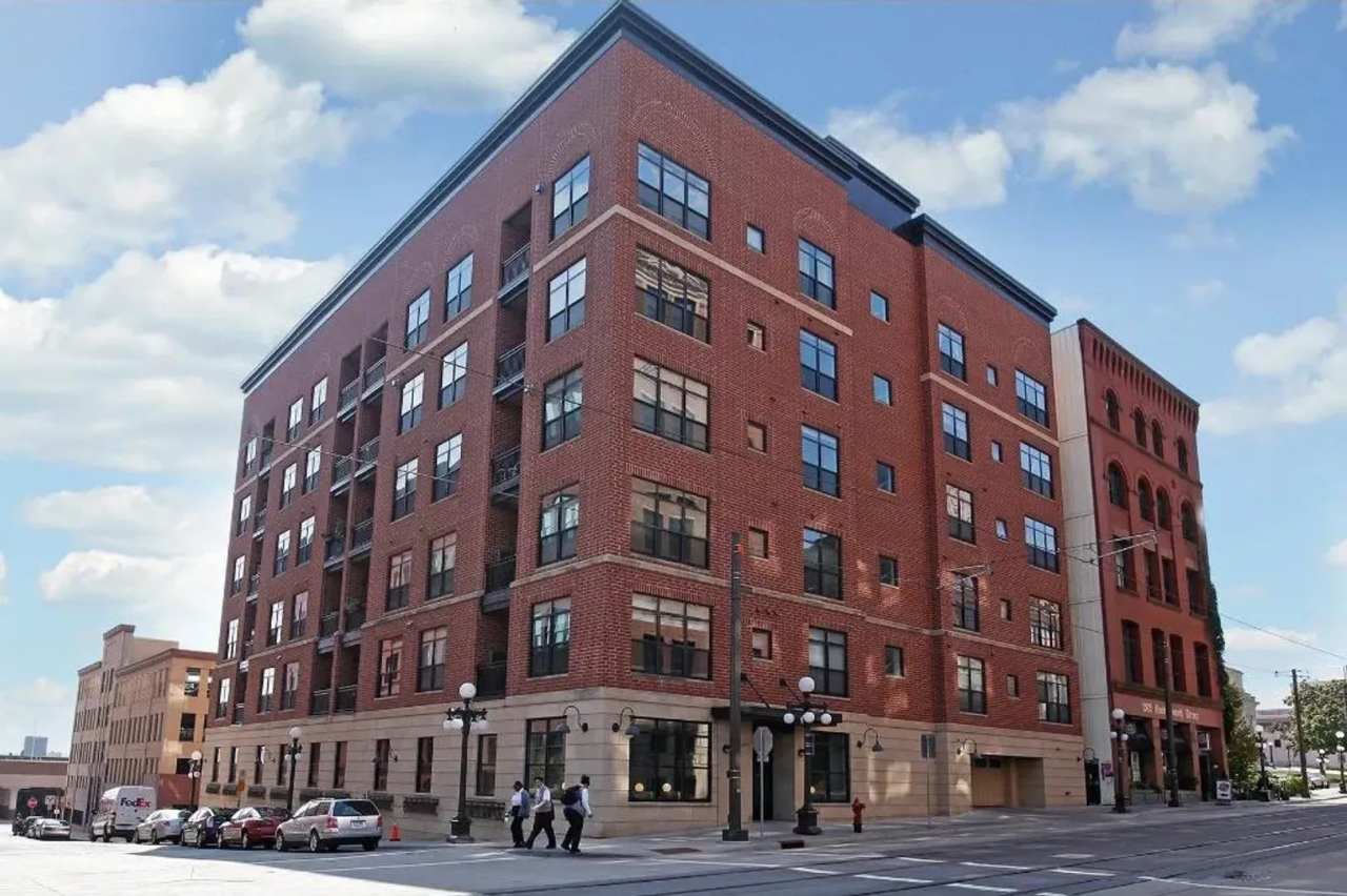 DECEMBER MOVE-IN SPECIAL FOR QUALIFIED APPLICANTS - Absolutely Gorgeous 2 BR, 2 BA Condo Just Steps From the Saint Paul Farmers' Market