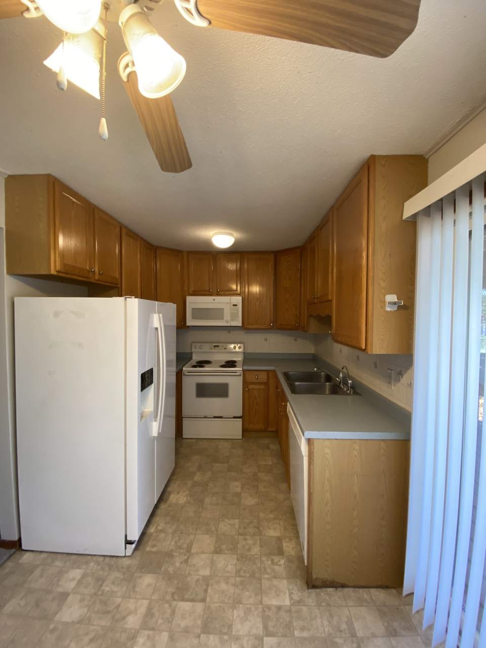 1425 Meadowmoor Dr NE