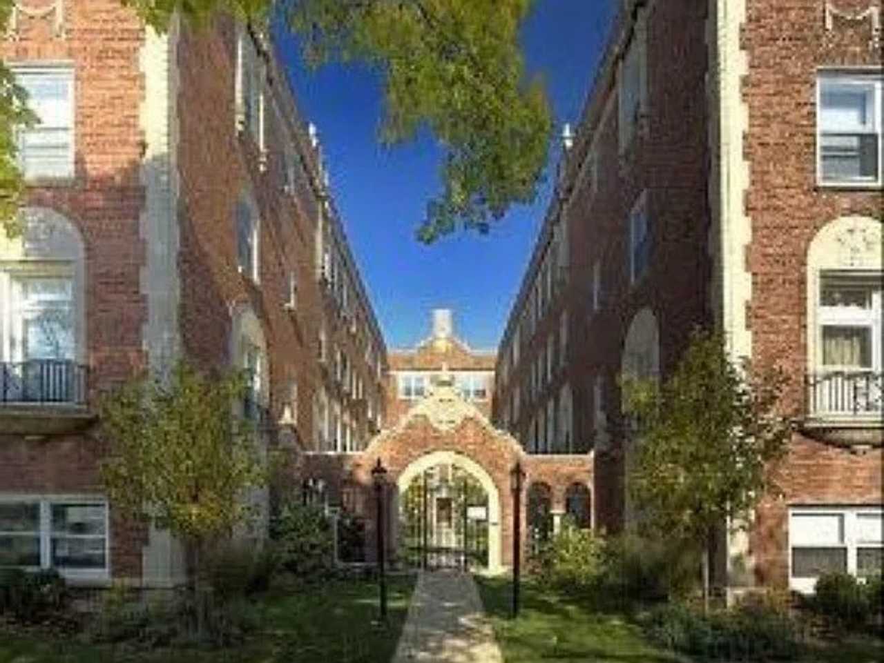 Rogers Park Gem with in-unit Laundry