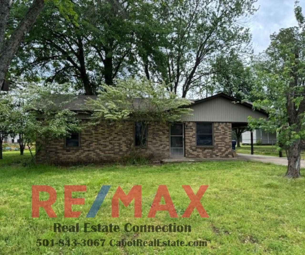 Sorry No Smoking/Vaping and Pets Permitted with Restrictions