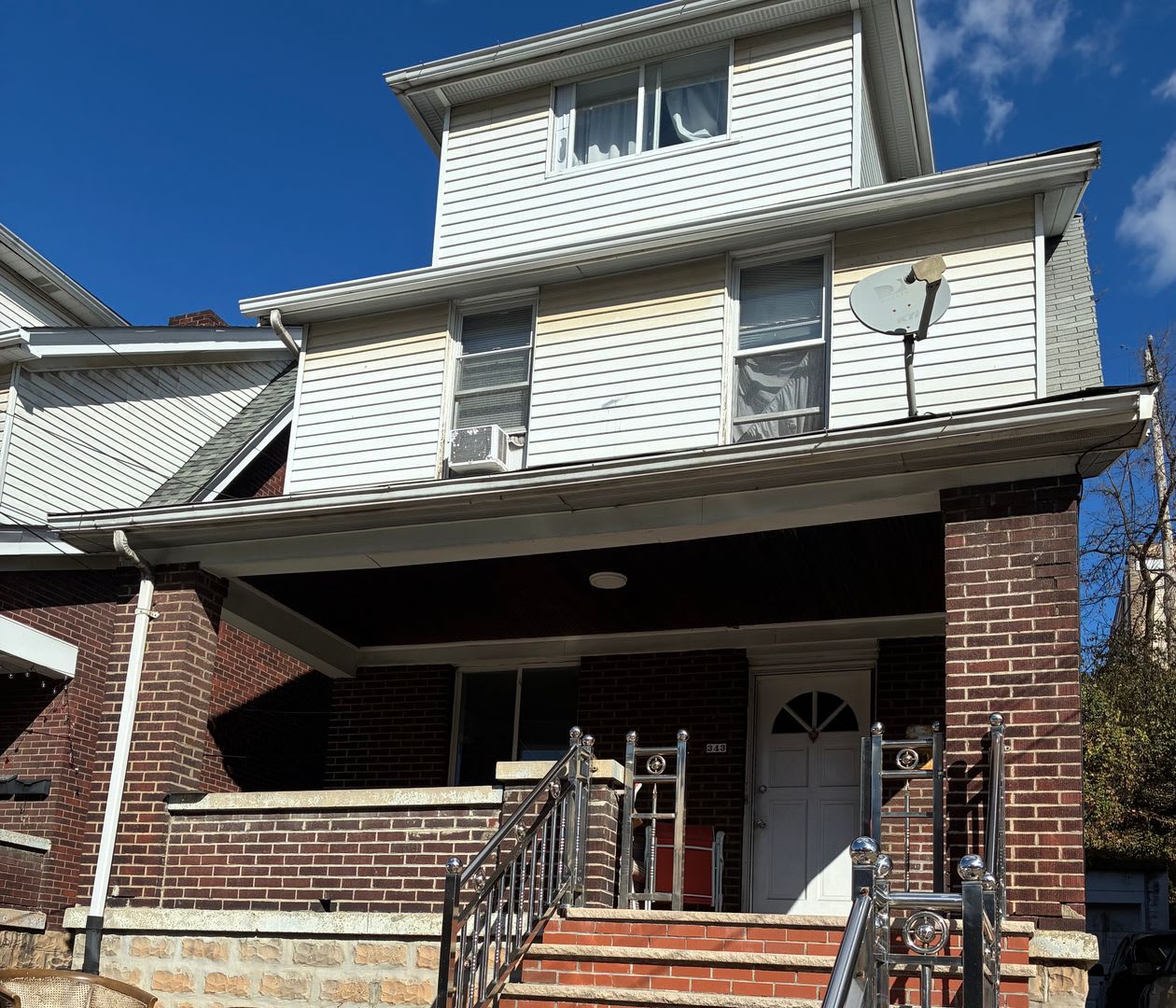 HUGE 4 BED 2 BATH CLOSE TO CAMPUS!! OAKLAND RENTAL 5/1!