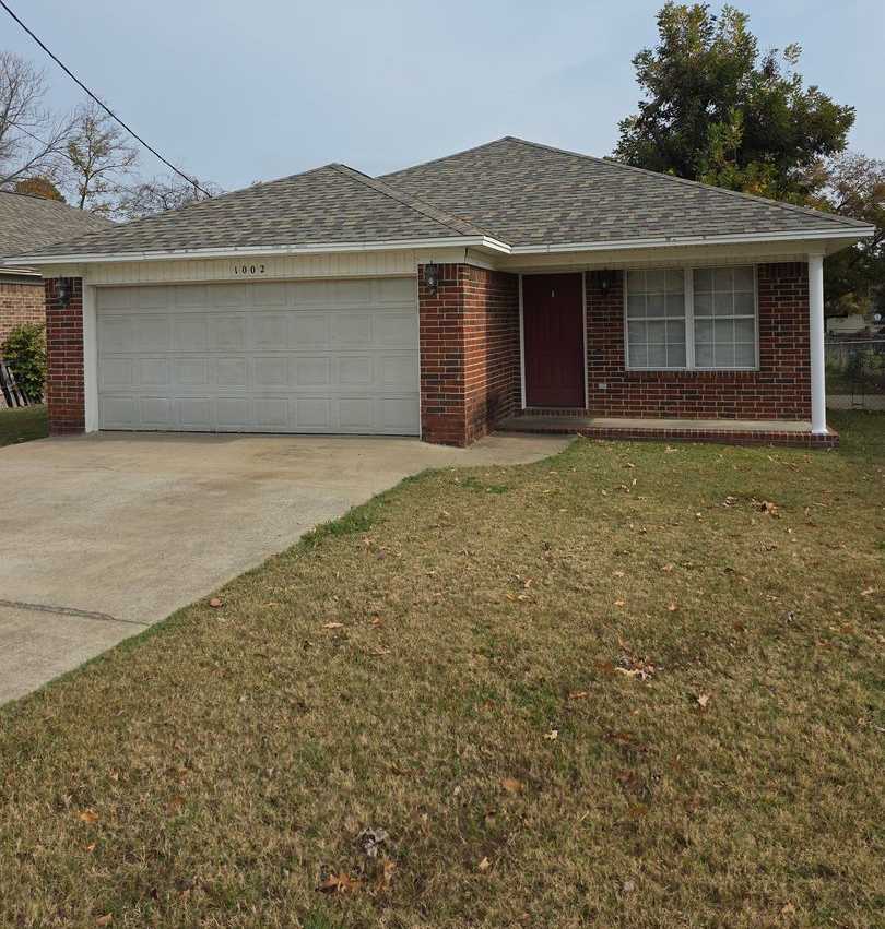 1002 N Greenwich Ave