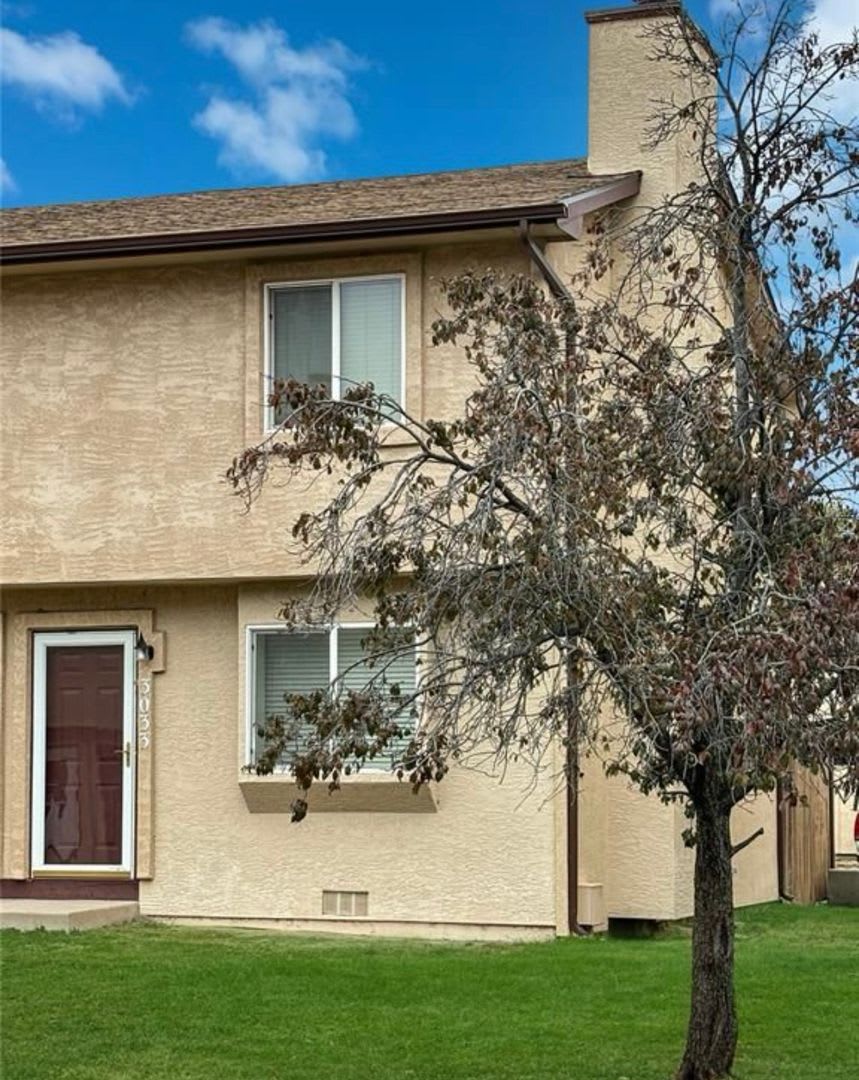 Charming 3 Bedroom 3 Bathroom Townhome with Private Patio