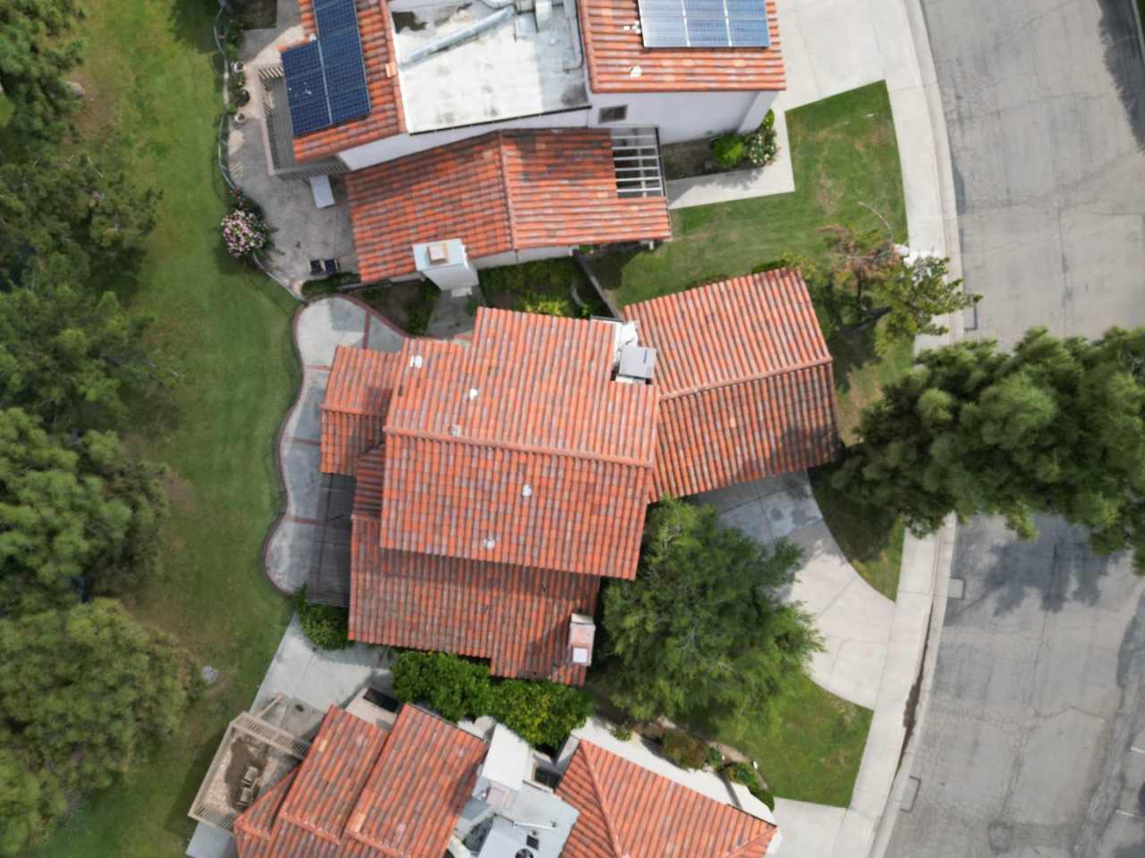 Charming 3-Bedroom, 2-Bathroom Home in the Pinewood Lake Community