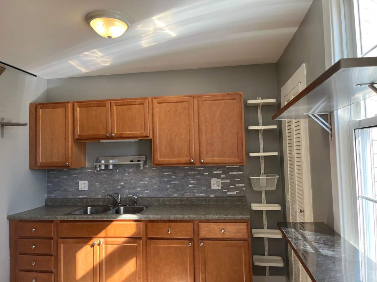 Spacious 2BR/1BA Apartment Available May 8th!!!