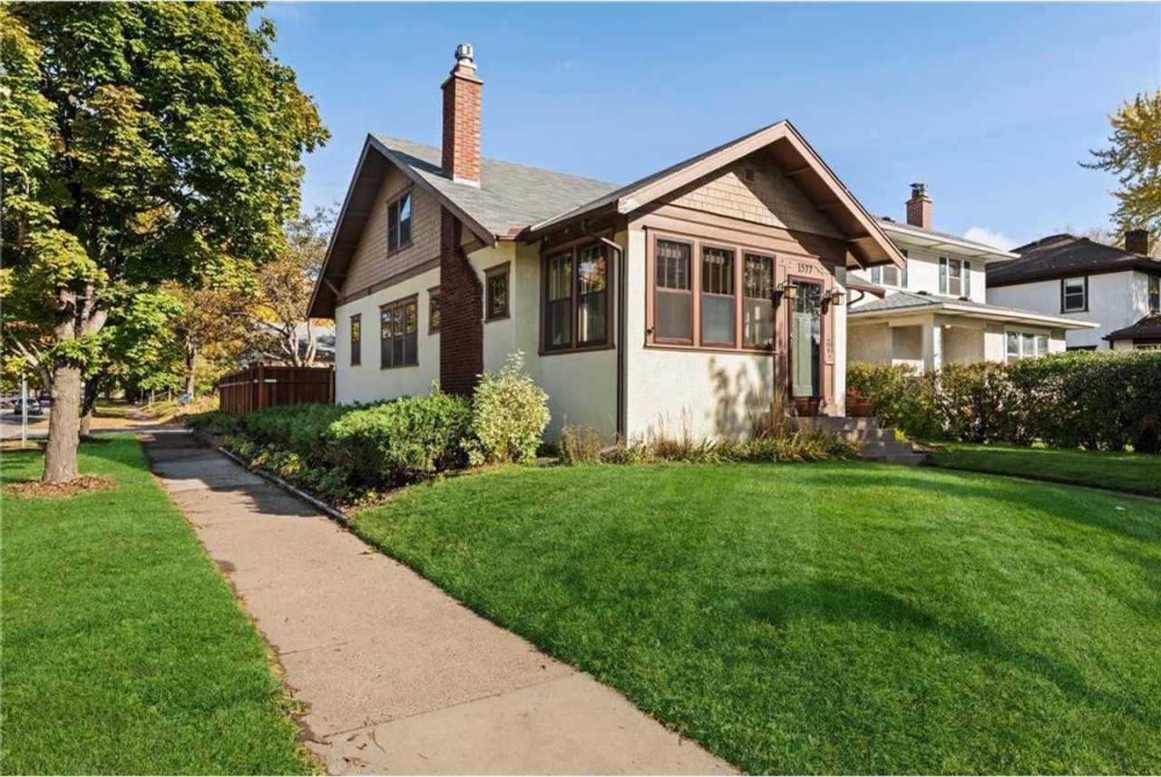 Huge 8 Bedroom Across from Macalester! June 1st Move In