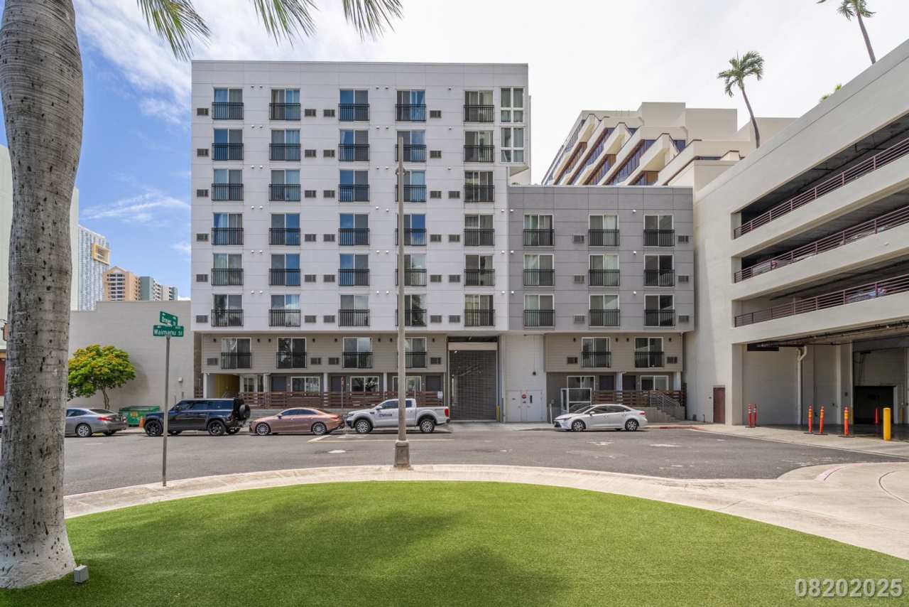 $2350 / 1 Bed / 1 Bath / 1 Parking IN KAKAAKO