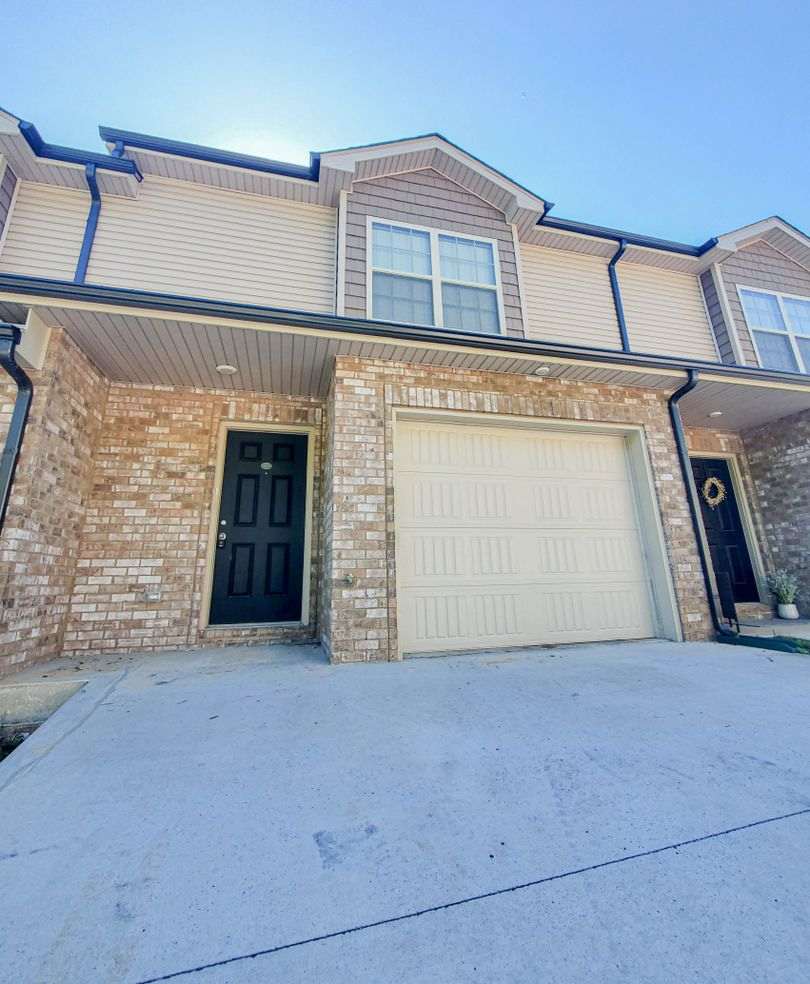 Two Bedroom with Garage on Exit 11!