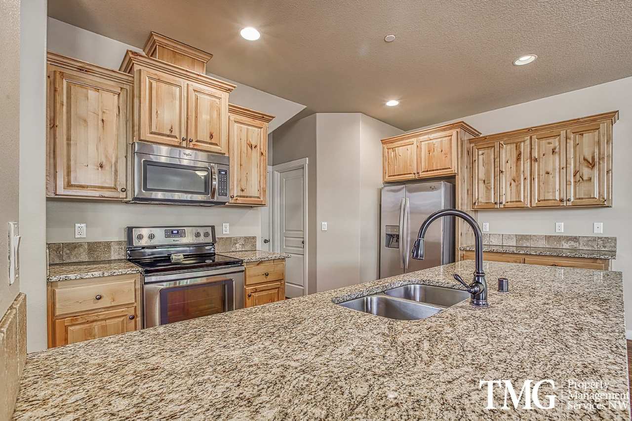 Contemporary 3 Bed 2.5 Bath Style Home in Ridgefield