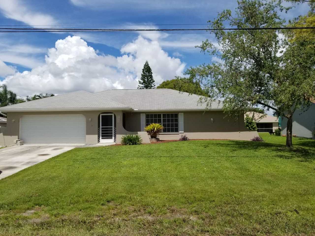 3/2 Single Family Home with Garage Available NOW