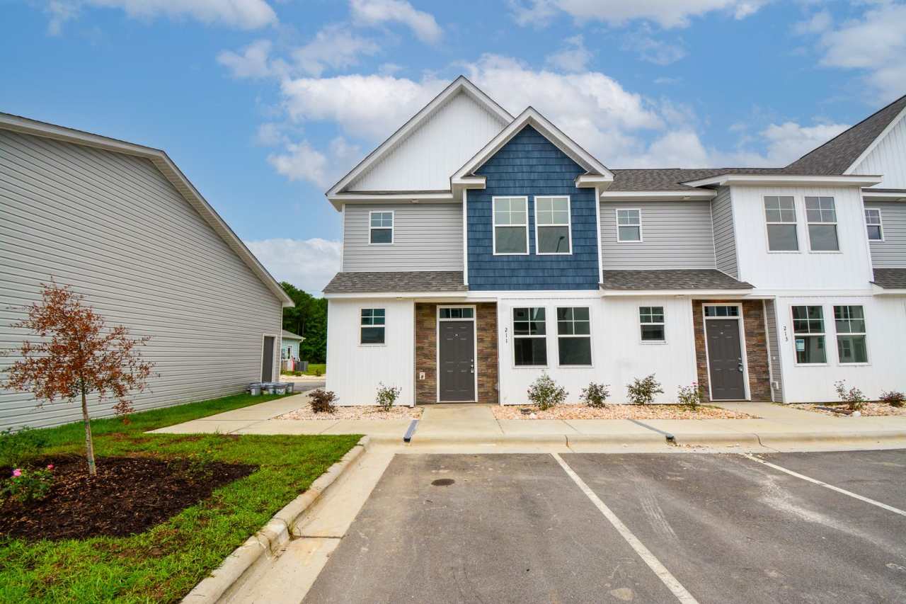 END UNIT Townhome-Pond View-Detached Garage-New Construction