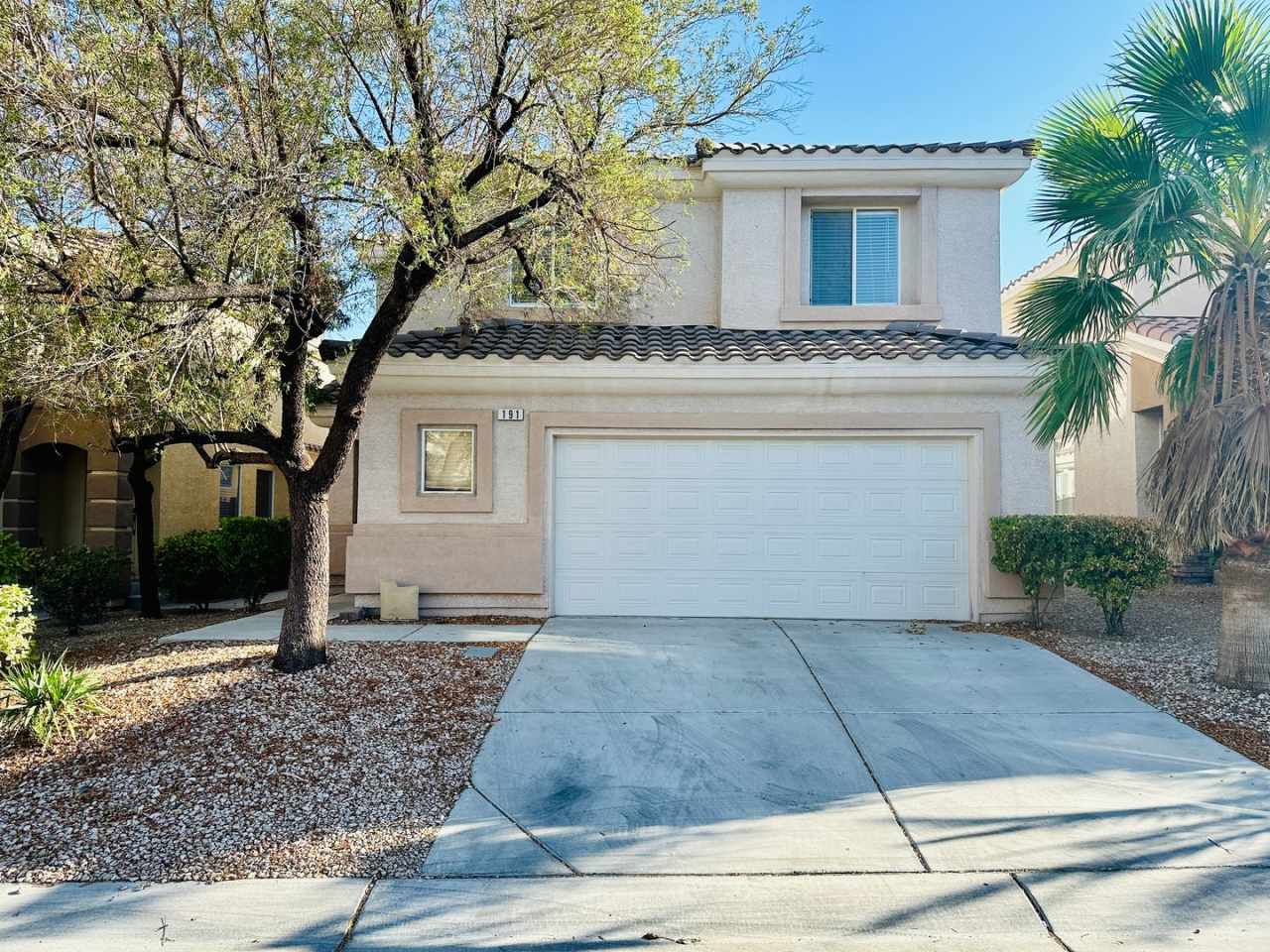 Recently remodeled home in Rhodes Ranch guard gated golf course community!