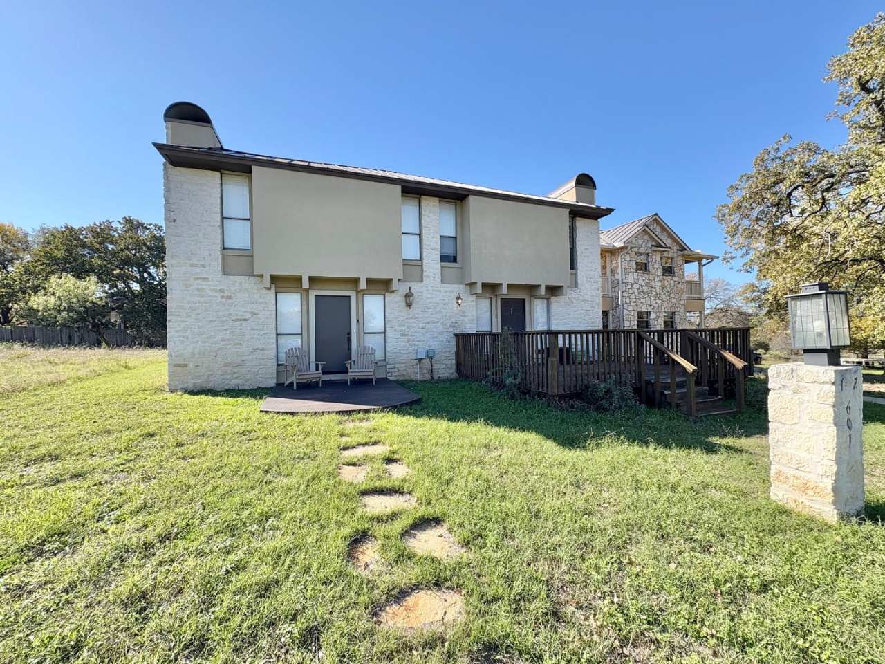 Updated 2-Story Townhouse in Horseshoe Bay – 2 Bed, 2.5 Bath, Covered Parking!