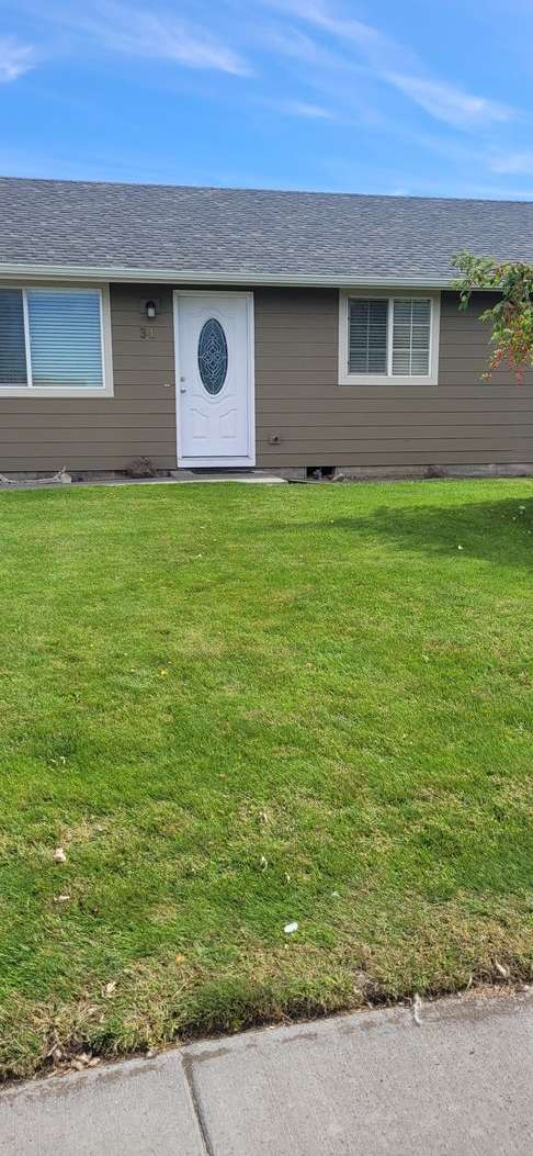 Cozy home on large lot w/fenced backyard