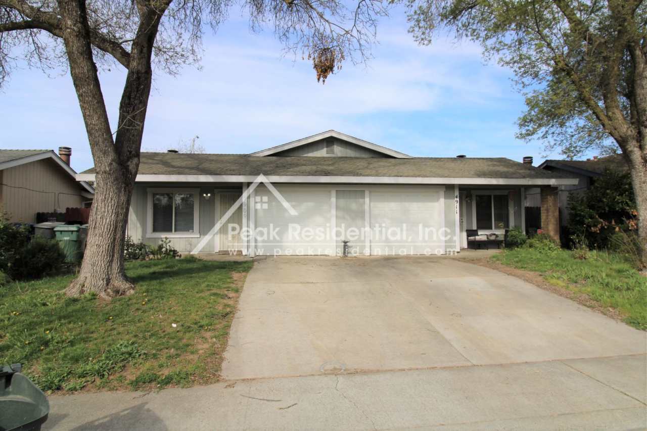 Cute 2bd/2ba Duplex with Garage - Walk to American River College