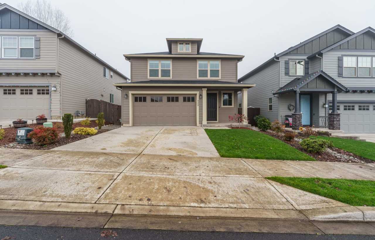 Stunning Salmon Creek Gem for Rent! - 3 Bedroom 2.5 Bath - Private Back Yard Oasis