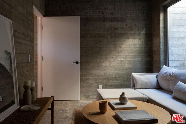 8870 Wonderland Avenue